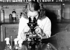 Female researcher in the Faculty of Medicine